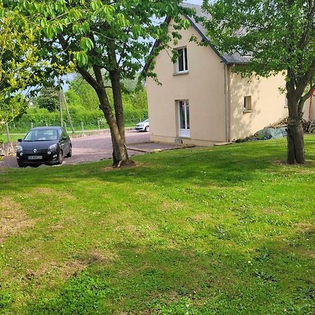 L Etablissement Gold Beach Propose 1 Hebergement , Maison 80M2 Avec Terrain 500M2, Parking Prive A 4 Min Du Port Artificiel D Arromanches, Services Accueil Personnalise, Lits Faits, Serviettes, Menage, Netflix, Wifi Ryes Eksteriør bilde