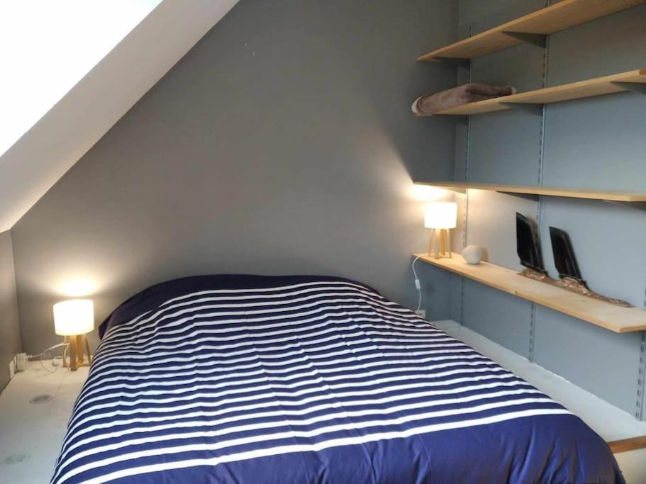 L Etablissement Gold Beach Propose 1 Hebergement , Maison 80M2 Avec Terrain 500M2, Parking Prive A 4 Min Du Port Artificiel D Arromanches, Services Accueil Personnalise, Lits Faits, Serviettes, Menage, Netflix, Wifi Ryes Eksteriør bilde