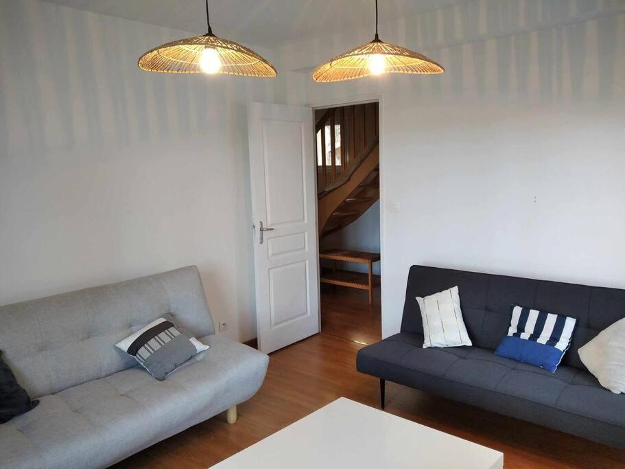 L Etablissement Gold Beach Propose 1 Hebergement , Maison 80M2 Avec Terrain 500M2, Parking Prive A 4 Min Du Port Artificiel D Arromanches, Services Accueil Personnalise, Lits Faits, Serviettes, Menage, Netflix, Wifi Ryes Eksteriør bilde