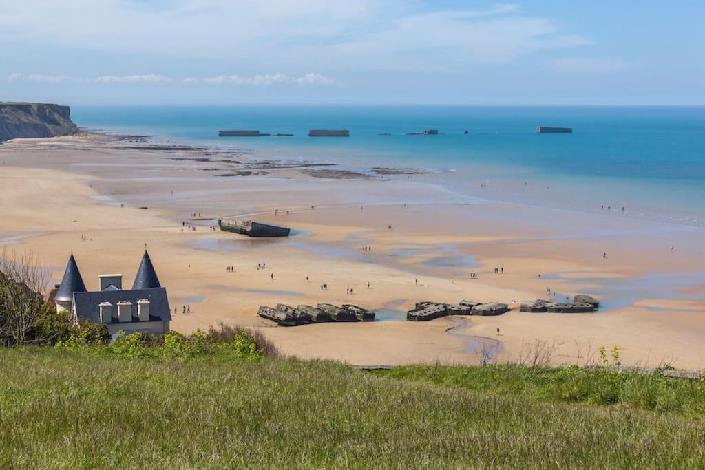 L Etablissement Gold Beach Propose 1 Hebergement , Maison 80M2 Avec Terrain 500M2, Parking Prive A 4 Min Du Port Artificiel D Arromanches, Services Accueil Personnalise, Lits Faits, Serviettes, Menage, Netflix, Wifi Ryes Eksteriør bilde