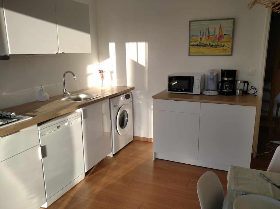 L Etablissement Gold Beach Propose 1 Hebergement , Maison 80M2 Avec Terrain 500M2, Parking Prive A 4 Min Du Port Artificiel D Arromanches, Services Accueil Personnalise, Lits Faits, Serviettes, Menage, Netflix, Wifi Ryes Eksteriør bilde