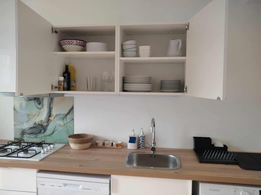 L Etablissement Gold Beach Propose 1 Hebergement , Maison 80M2 Avec Terrain 500M2, Parking Prive A 4 Min Du Port Artificiel D Arromanches, Services Accueil Personnalise, Lits Faits, Serviettes, Menage, Netflix, Wifi Ryes Eksteriør bilde