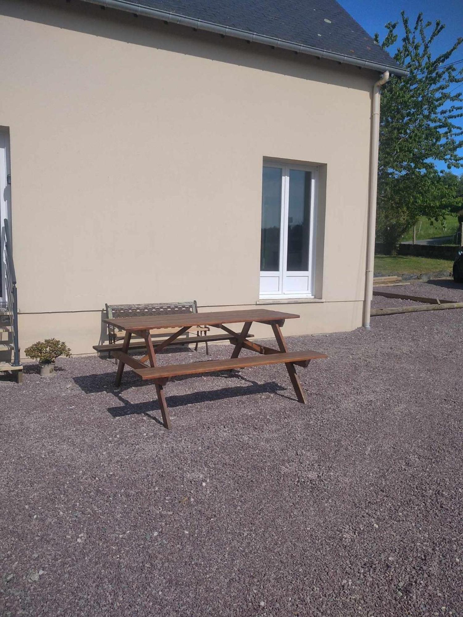 L Etablissement Gold Beach Propose 1 Hebergement , Maison 80M2 Avec Terrain 500M2, Parking Prive A 4 Min Du Port Artificiel D Arromanches, Services Accueil Personnalise, Lits Faits, Serviettes, Menage, Netflix, Wifi Ryes Eksteriør bilde